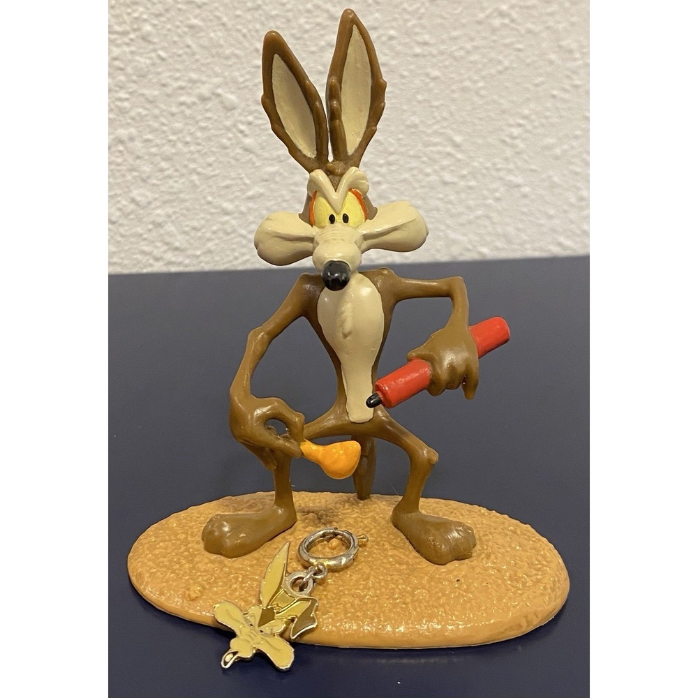 2 pc. Vintage 1998 Looney Tunes Wile E Coyote Figure w/Enamel Charm, Warner Bros